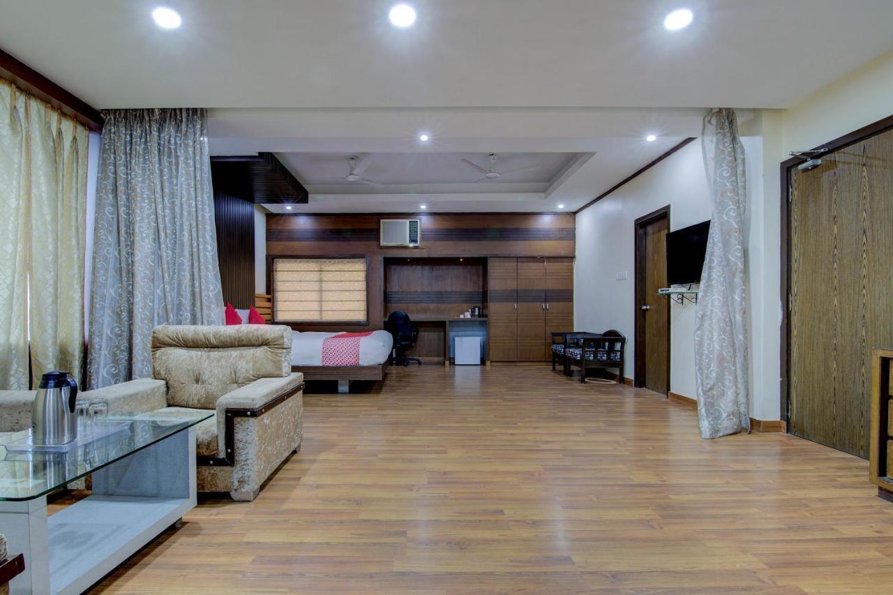 Oyo 1545 Hotel Shivani International Ahmedabad Exterior foto