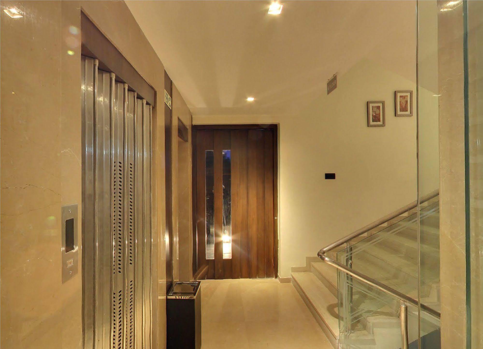 Oyo 1545 Hotel Shivani International Ahmedabad Exterior foto