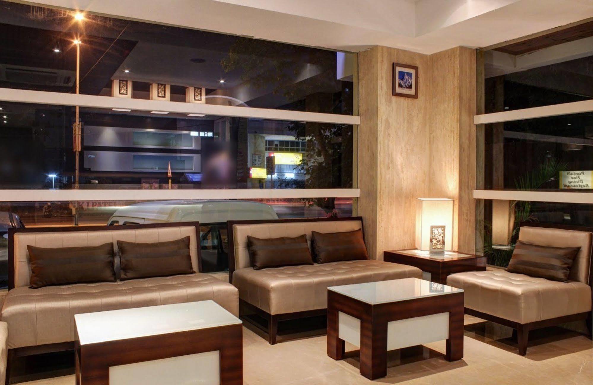 Oyo 1545 Hotel Shivani International Ahmedabad Exterior foto