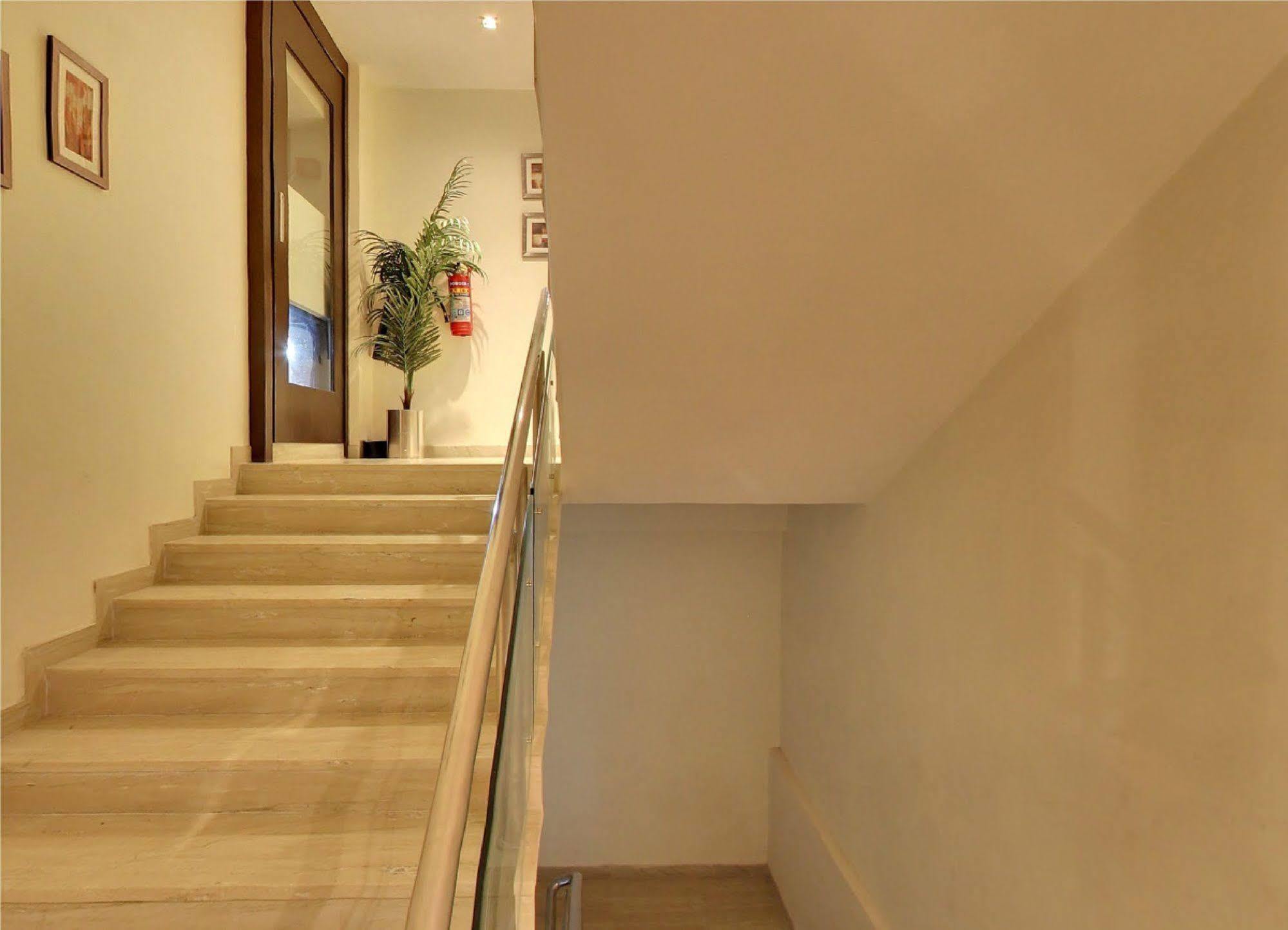 Oyo 1545 Hotel Shivani International Ahmedabad Exterior foto